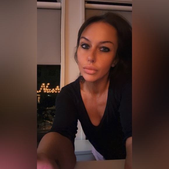 Meet your posher!💍🎀👑🐯💪💏 Top rated seller🏆🏅 - Picture 2 of 12